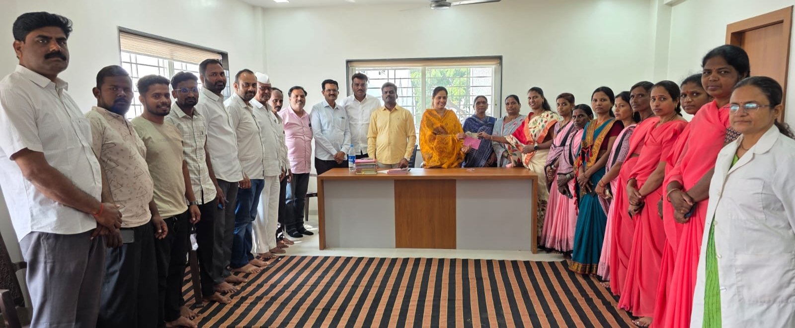 घरपट्टी - पाणीपट्टी करवसुलीसाठी अश्विनी बनसोडे यांचा आदर्शवत पुढाकार